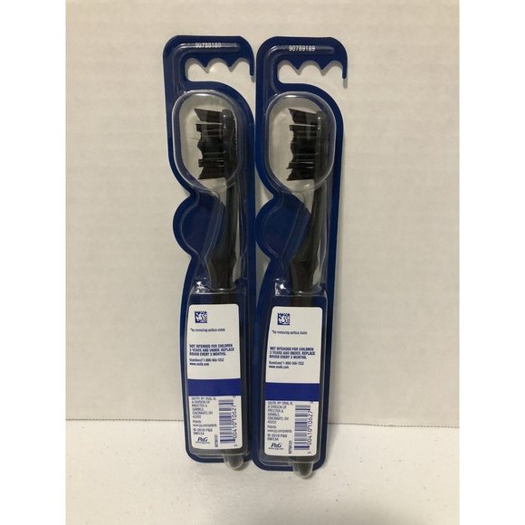 Oral-B Charcoal Therapy Soft Whitening Toothbrush (Pack of 2) - Picture 4 of 4